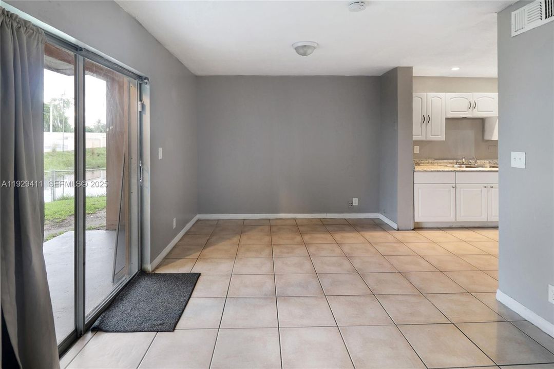 待售: $395,000 (4 贝兹, 1 浴室, 1147 平方英尺)