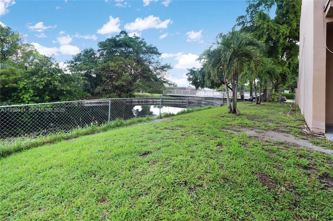 待售: $395,000 (4 贝兹, 1 浴室, 1147 平方英尺)