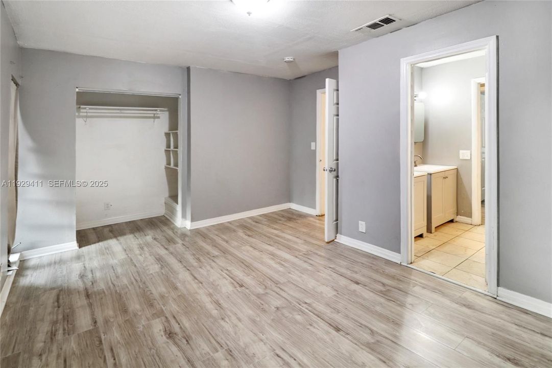 待售: $395,000 (4 贝兹, 1 浴室, 1147 平方英尺)