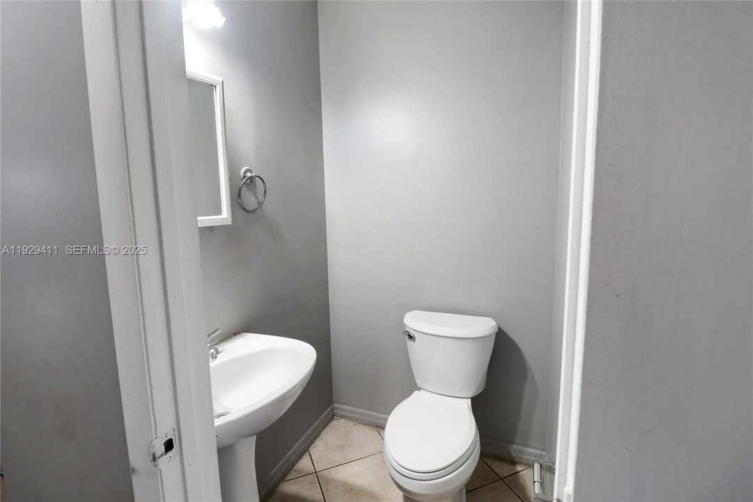 待售: $395,000 (4 贝兹, 1 浴室, 1147 平方英尺)