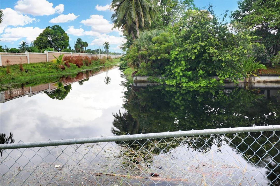 待售: $395,000 (4 贝兹, 1 浴室, 1147 平方英尺)