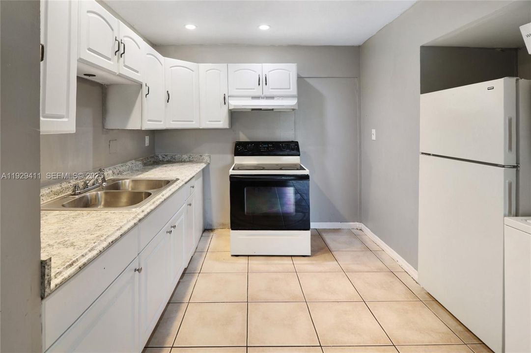 待售: $395,000 (4 贝兹, 1 浴室, 1147 平方英尺)