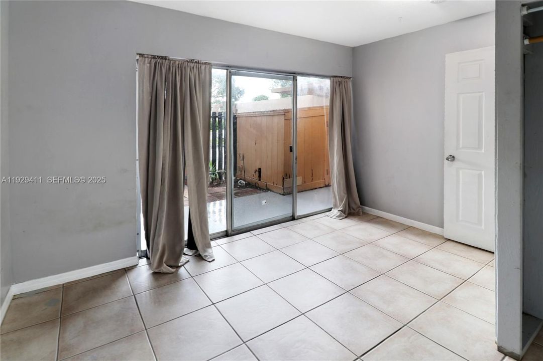 待售: $395,000 (4 贝兹, 1 浴室, 1147 平方英尺)