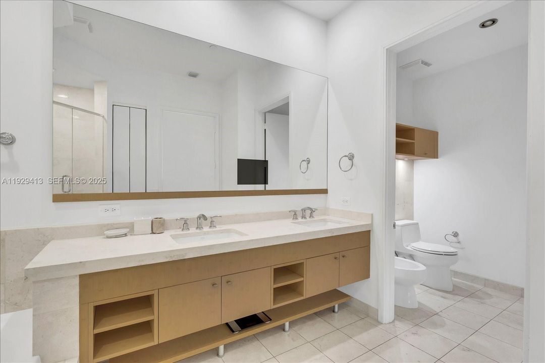 For Rent: $6,500 (2 beds, 2 baths, 1326 Square Feet)