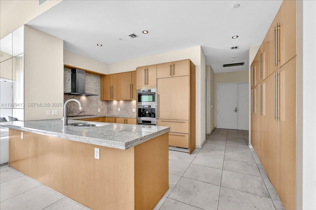 For Rent: $6,500 (2 beds, 2 baths, 1326 Square Feet)