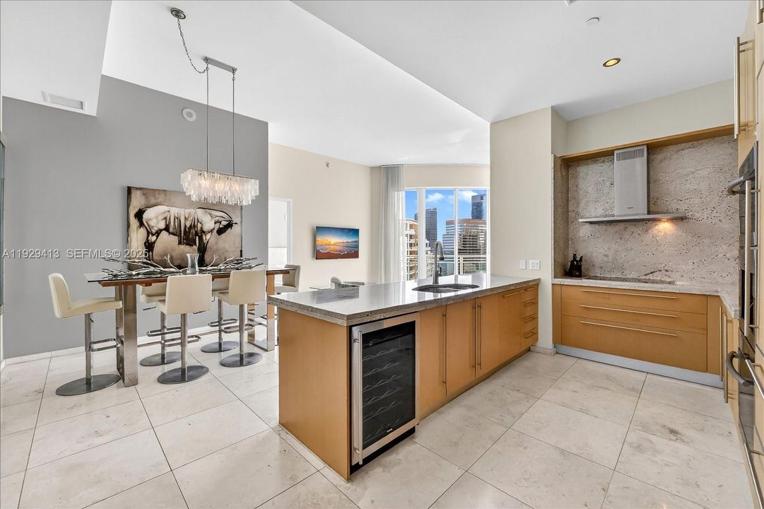 For Rent: $6,500 (2 beds, 2 baths, 1326 Square Feet)