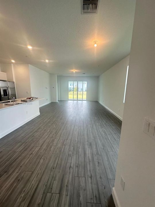 For Rent: $3,200 (3 beds, 2 baths, 1749 Square Feet)