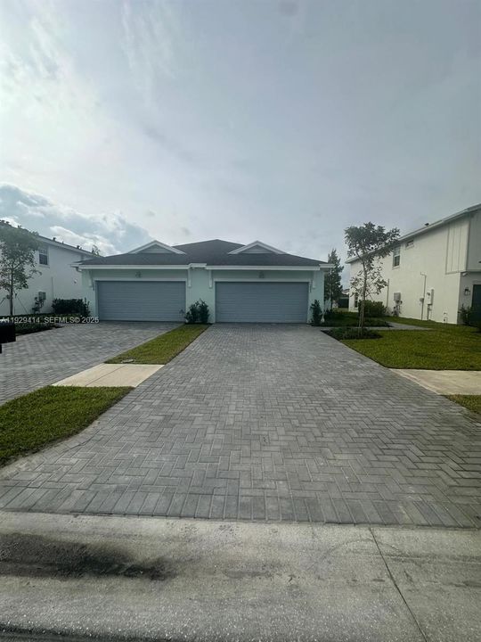 For Rent: $3,200 (3 beds, 2 baths, 1749 Square Feet)