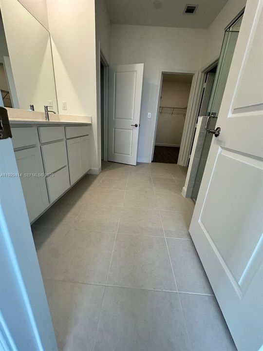 For Rent: $3,200 (3 beds, 2 baths, 1749 Square Feet)