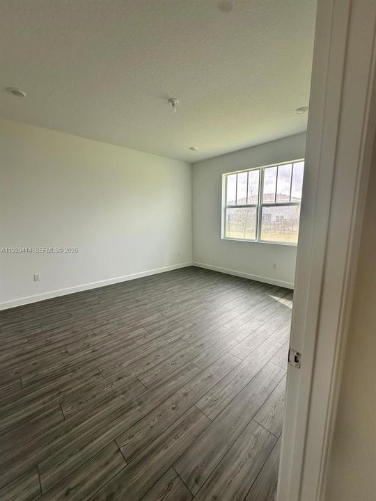 For Rent: $3,200 (3 beds, 2 baths, 1749 Square Feet)