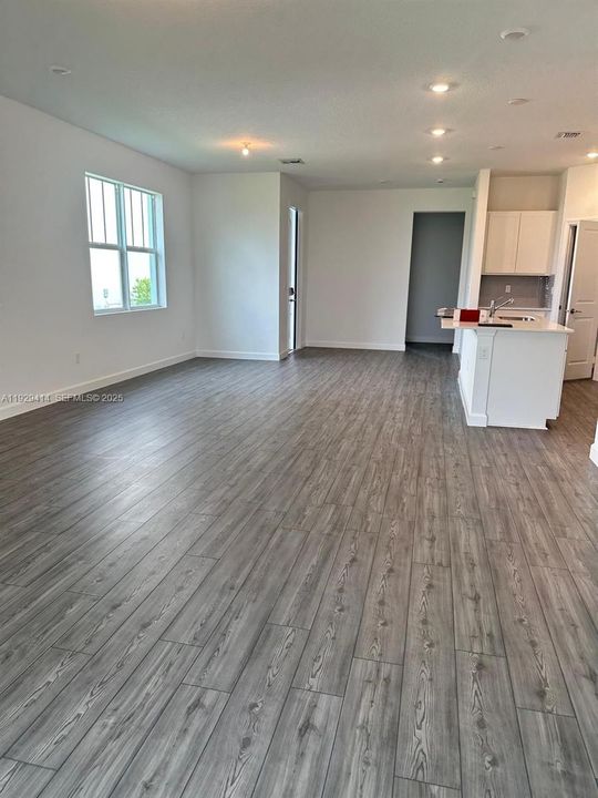 For Rent: $3,200 (3 beds, 2 baths, 1749 Square Feet)