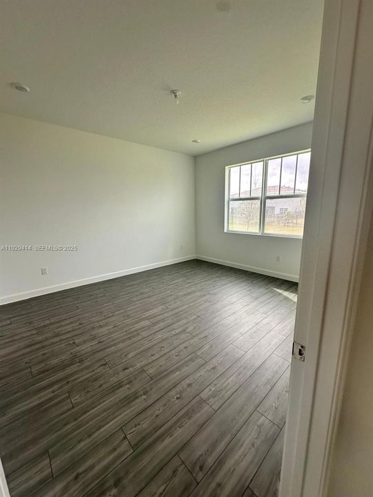 For Rent: $3,200 (3 beds, 2 baths, 1749 Square Feet)