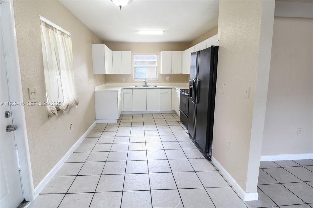 待售: $385,000 (4 贝兹, 2 浴室, 1285 平方英尺)