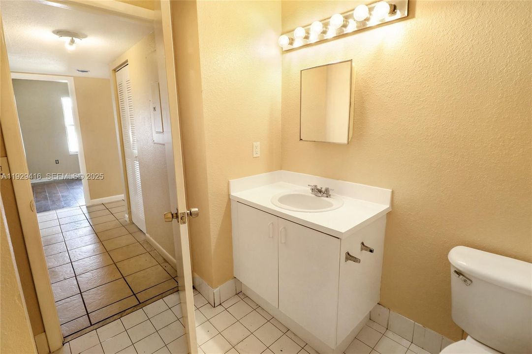 待售: $385,000 (4 贝兹, 2 浴室, 1285 平方英尺)