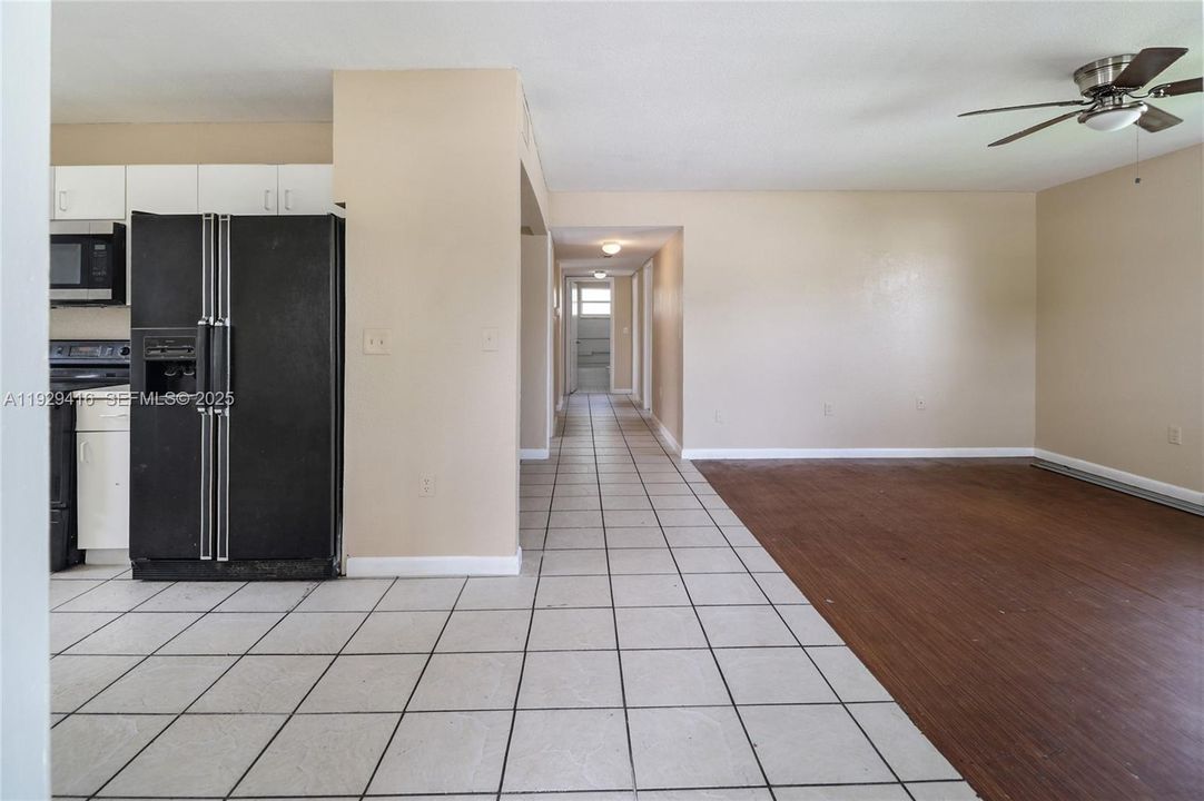 待售: $385,000 (4 贝兹, 2 浴室, 1285 平方英尺)