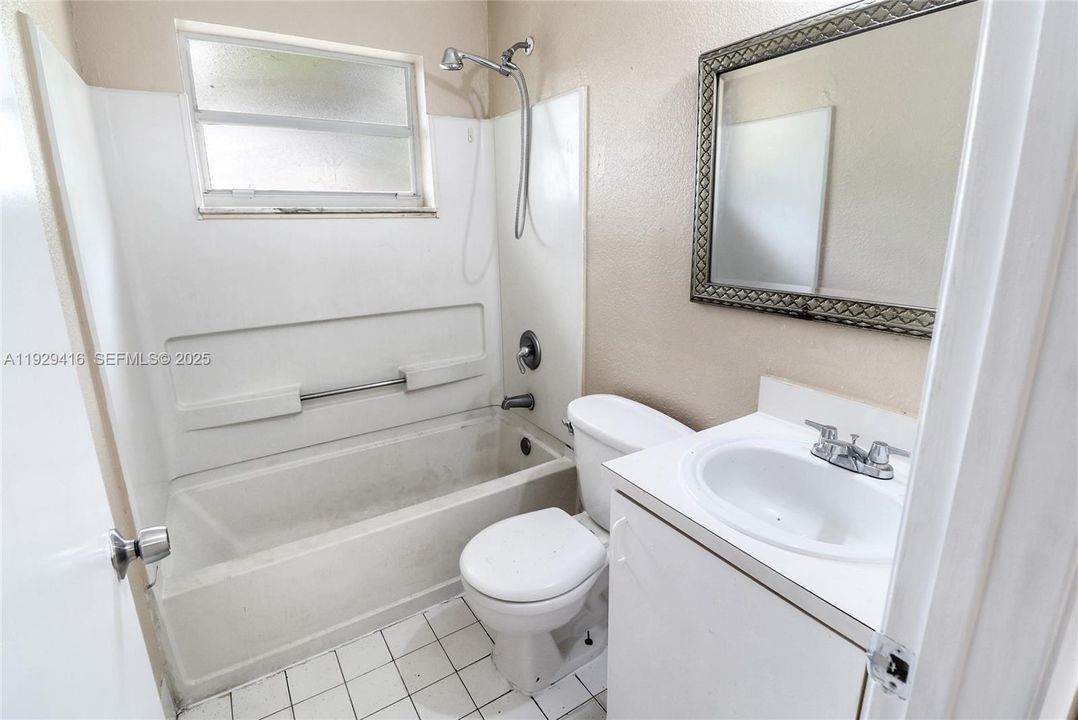 待售: $385,000 (4 贝兹, 2 浴室, 1285 平方英尺)