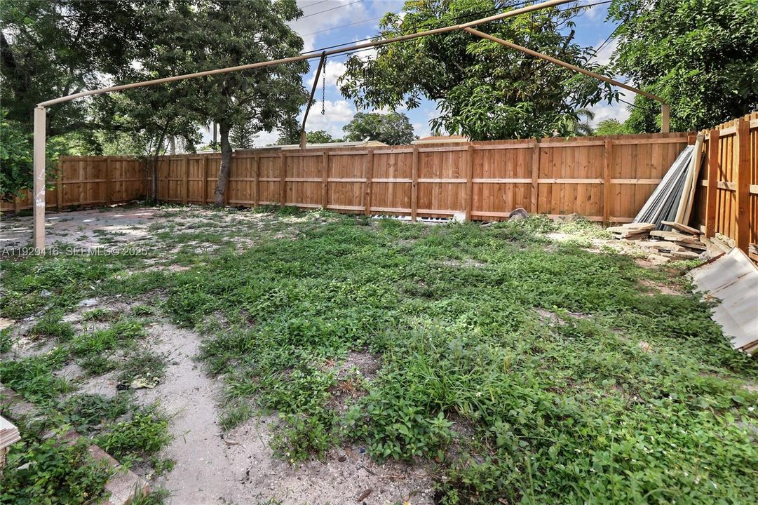 待售: $385,000 (4 贝兹, 2 浴室, 1285 平方英尺)