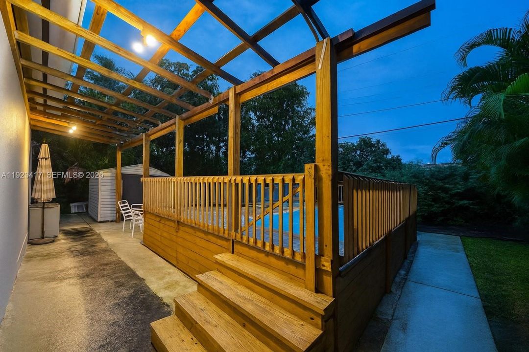 For Sale: $949,900 (4 beds, 2 baths, 1483 Square Feet)