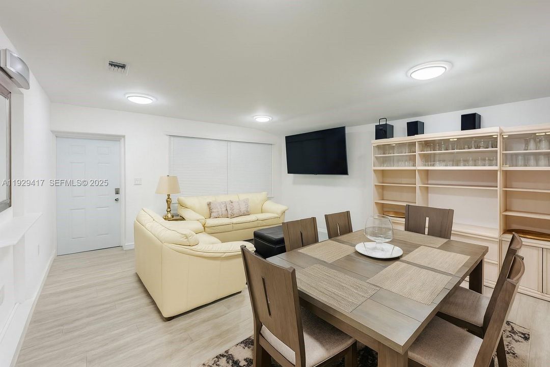 For Sale: $949,900 (4 beds, 2 baths, 1483 Square Feet)