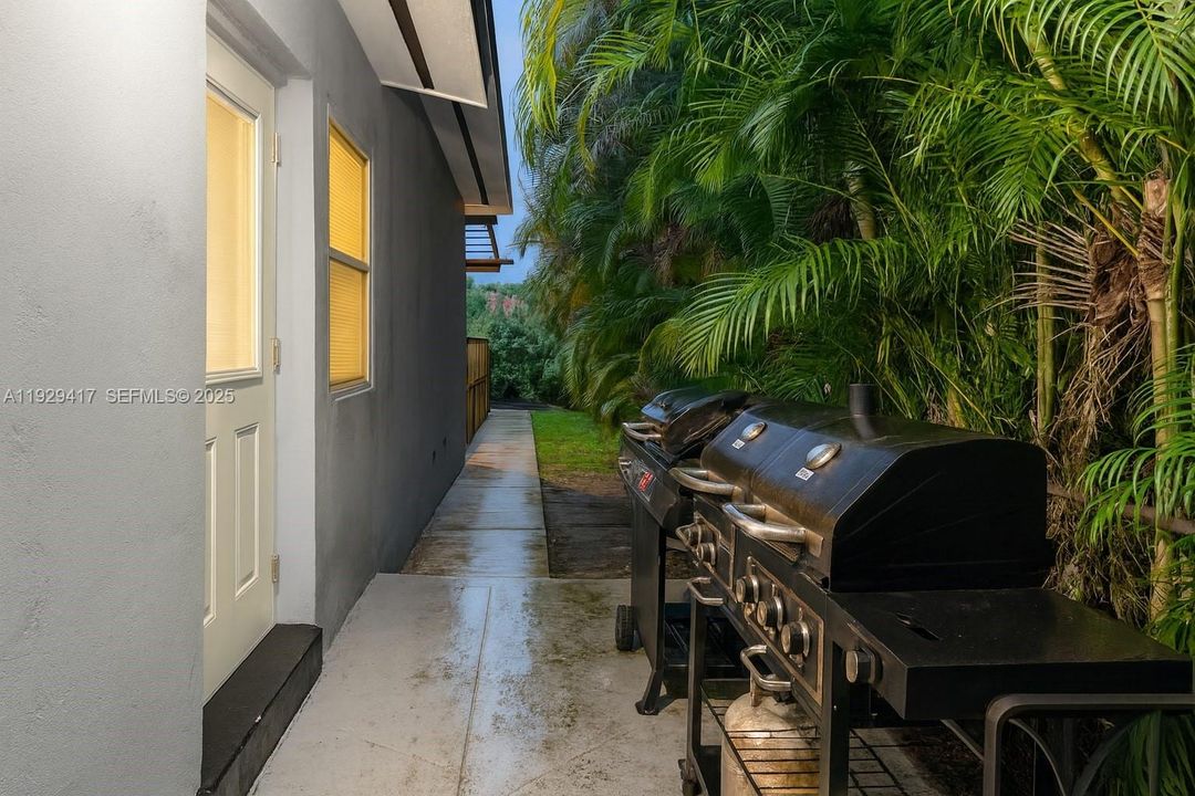 For Sale: $949,900 (4 beds, 2 baths, 1483 Square Feet)