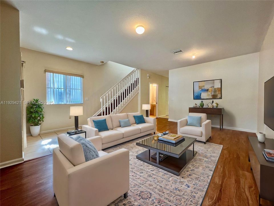 For Rent: $2,900 (3 beds, 2 baths, 1423 Square Feet)