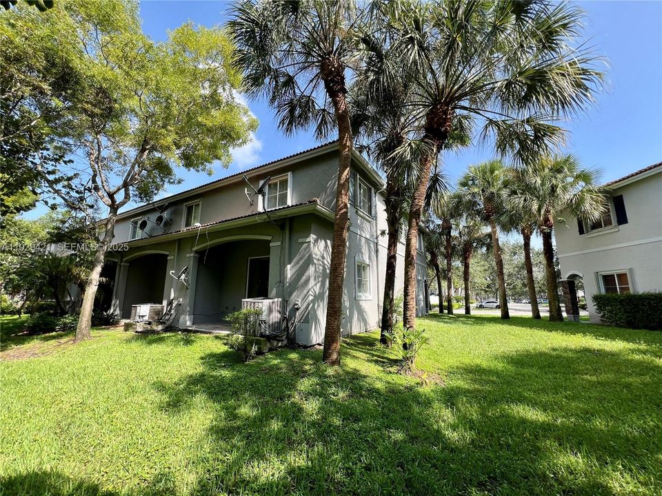 For Rent: $2,900 (3 beds, 2 baths, 1423 Square Feet)