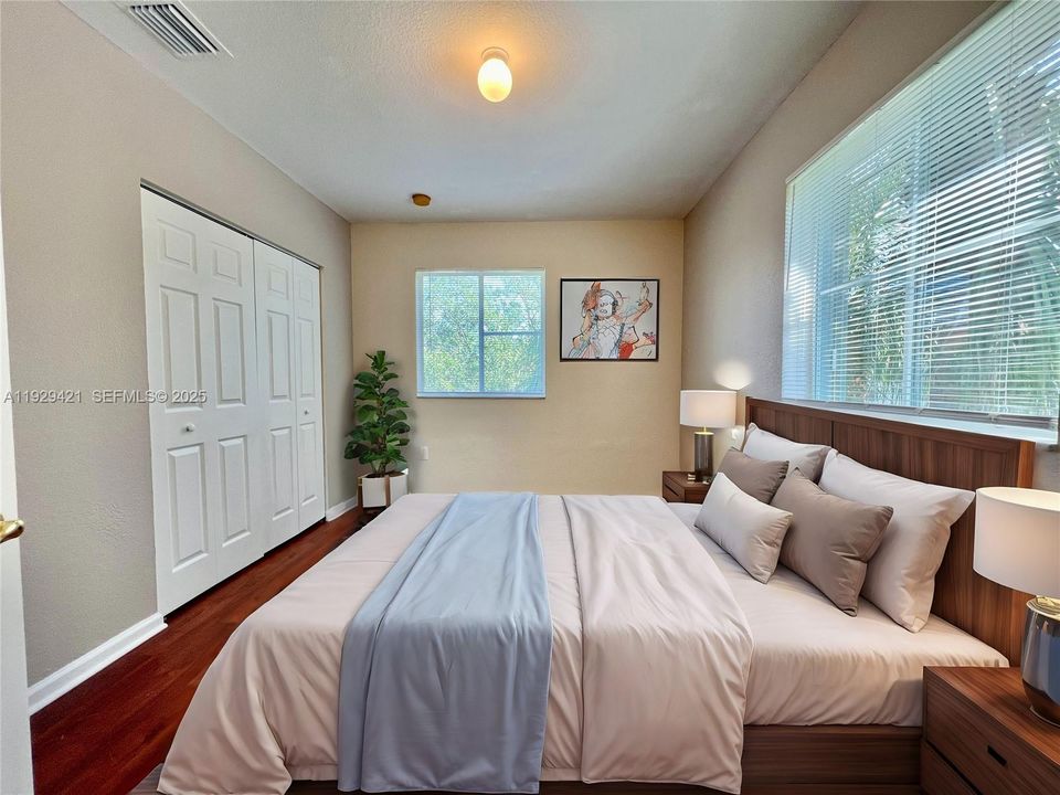 For Rent: $2,900 (3 beds, 2 baths, 1423 Square Feet)