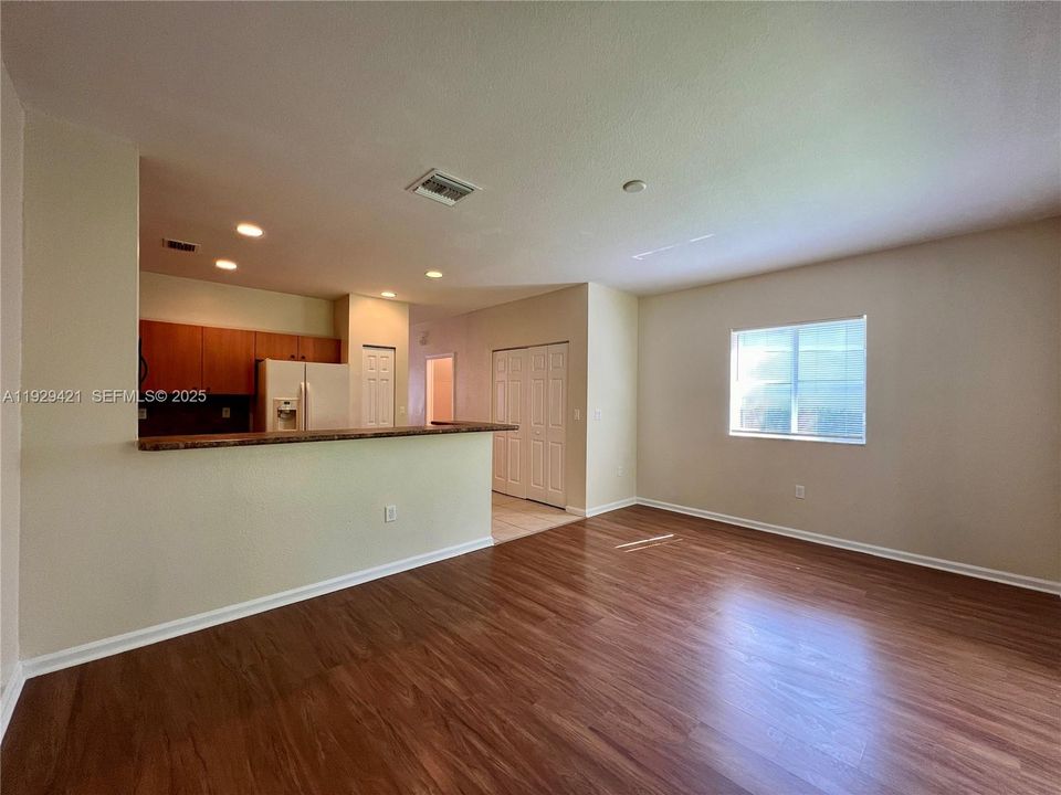 For Rent: $2,900 (3 beds, 2 baths, 1423 Square Feet)