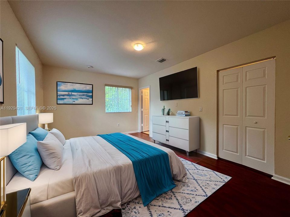 For Rent: $2,900 (3 beds, 2 baths, 1423 Square Feet)