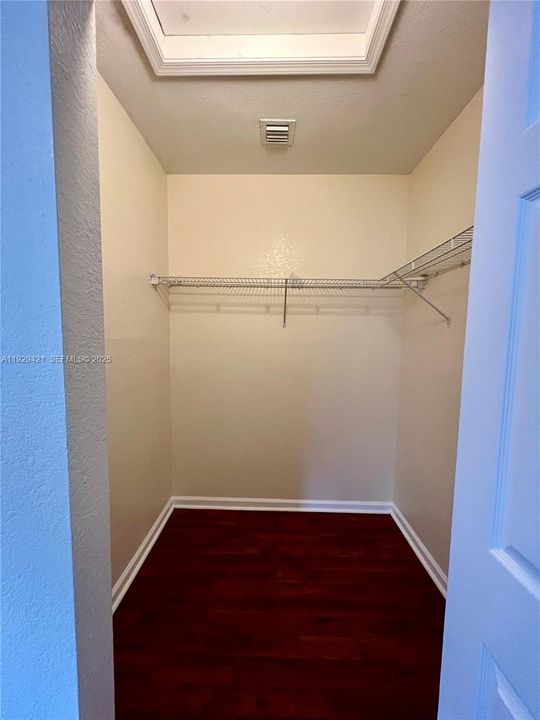 For Rent: $2,900 (3 beds, 2 baths, 1423 Square Feet)