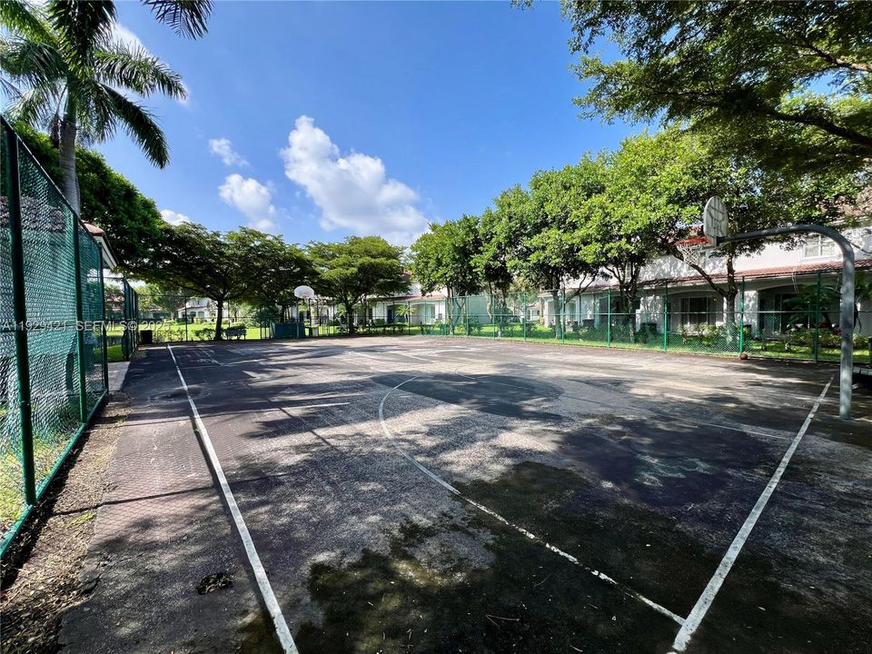 For Rent: $2,900 (3 beds, 2 baths, 1423 Square Feet)