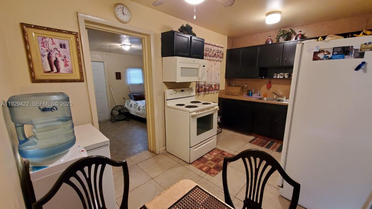 For Sale: $335,000 (3 beds, 1 baths, 720 Square Feet)