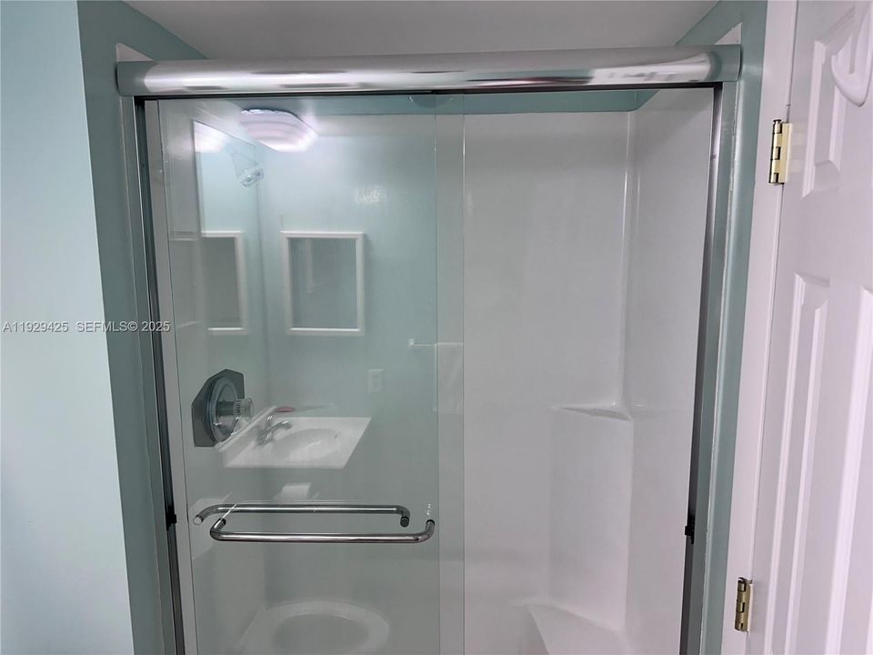 На продажу: $410,000 (2 спален, 2 ванн, 1050 Квадратных фут)