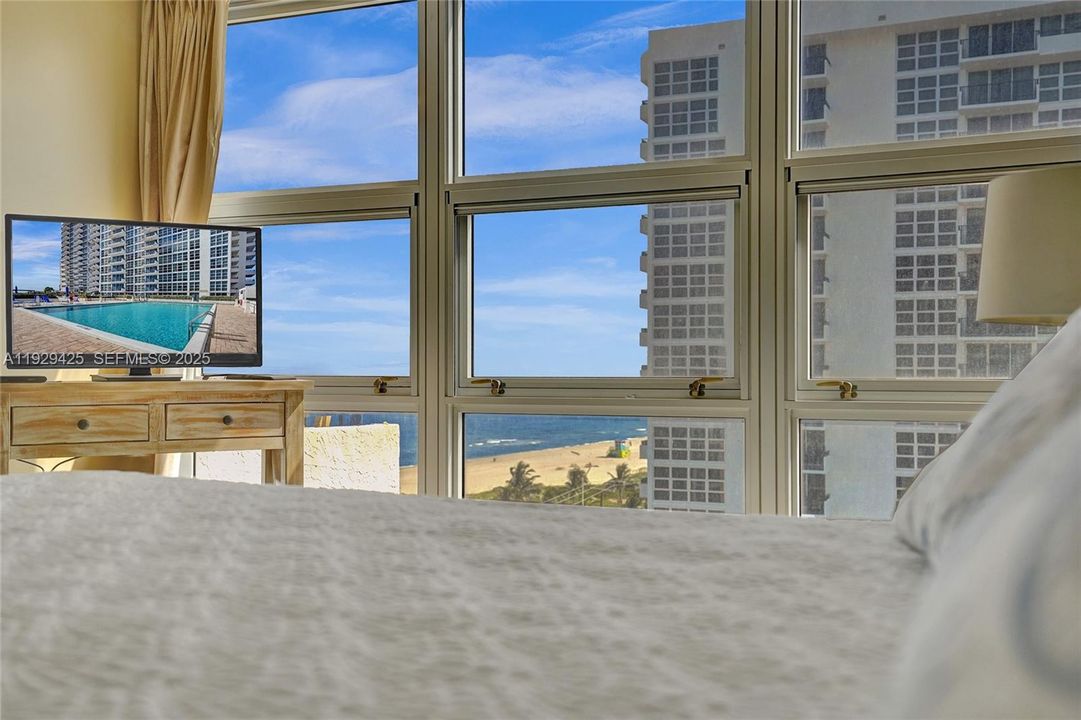 На продажу: $410,000 (2 спален, 2 ванн, 1050 Квадратных фут)