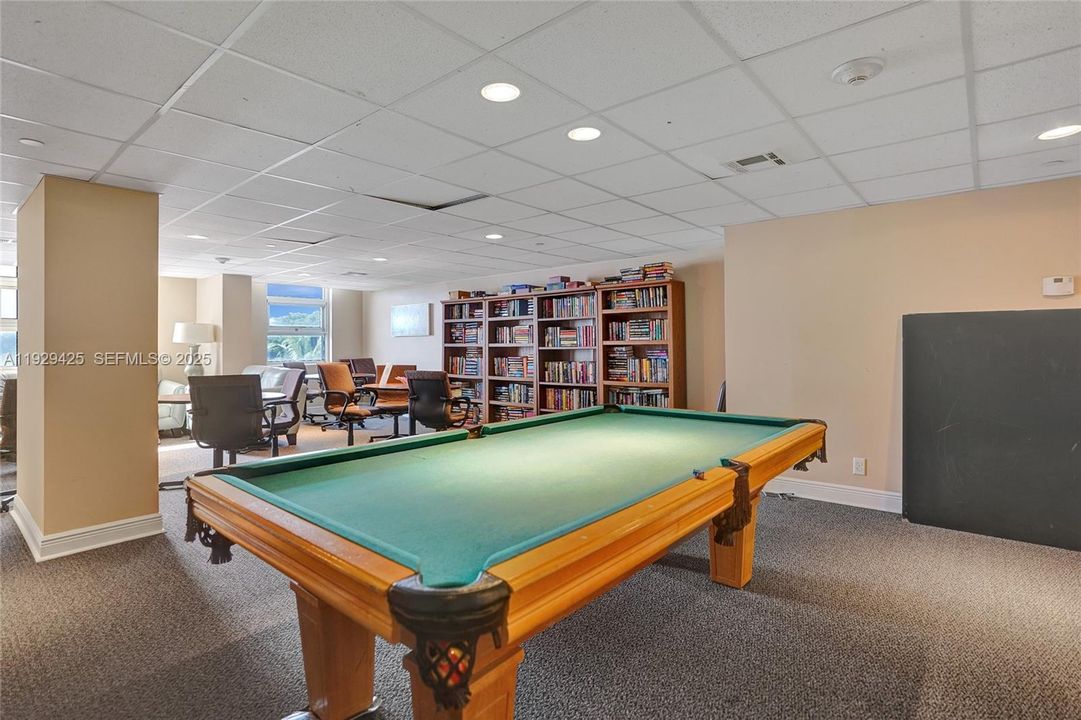 На продажу: $410,000 (2 спален, 2 ванн, 1050 Квадратных фут)