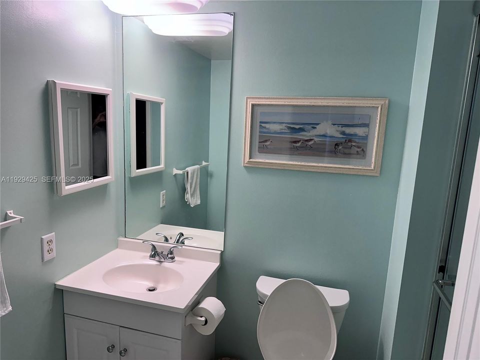 На продажу: $410,000 (2 спален, 2 ванн, 1050 Квадратных фут)