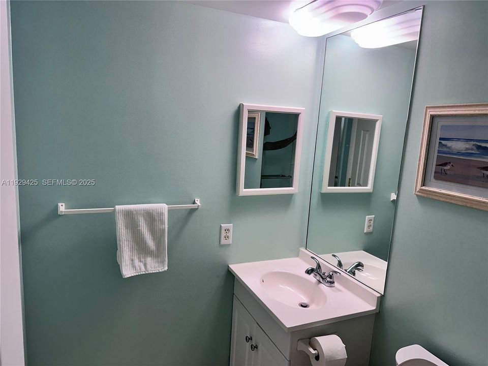 На продажу: $410,000 (2 спален, 2 ванн, 1050 Квадратных фут)