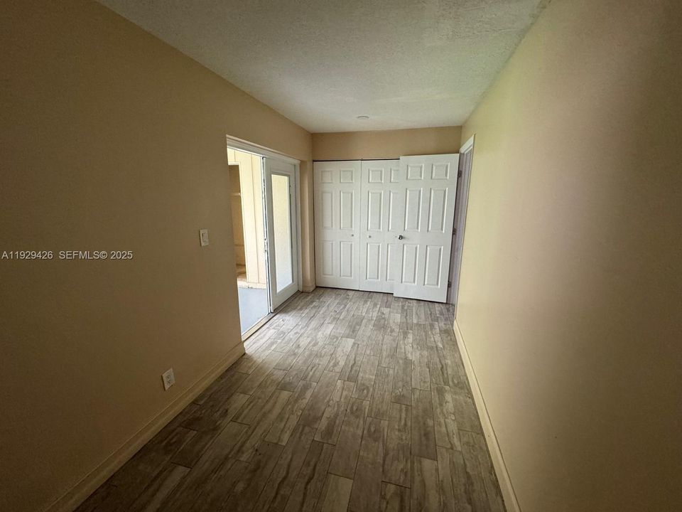 For Sale: $385,000 (5 beds, 2 baths, 1620 Square Feet)