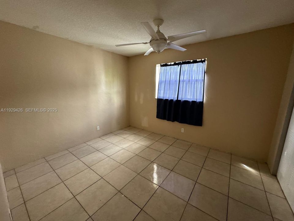 For Sale: $385,000 (5 beds, 2 baths, 1620 Square Feet)