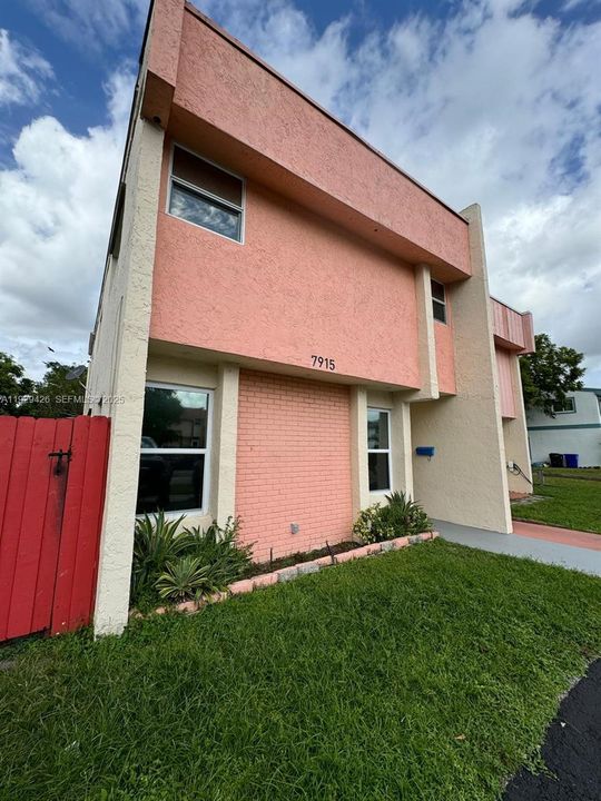 For Sale: $385,000 (5 beds, 2 baths, 1620 Square Feet)