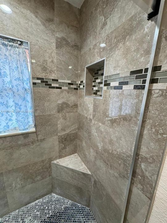 For Sale: $385,000 (5 beds, 2 baths, 1620 Square Feet)