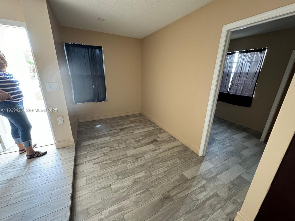 For Sale: $385,000 (5 beds, 2 baths, 1620 Square Feet)