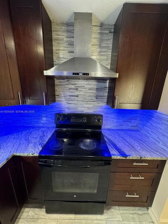 For Sale: $385,000 (5 beds, 2 baths, 1620 Square Feet)