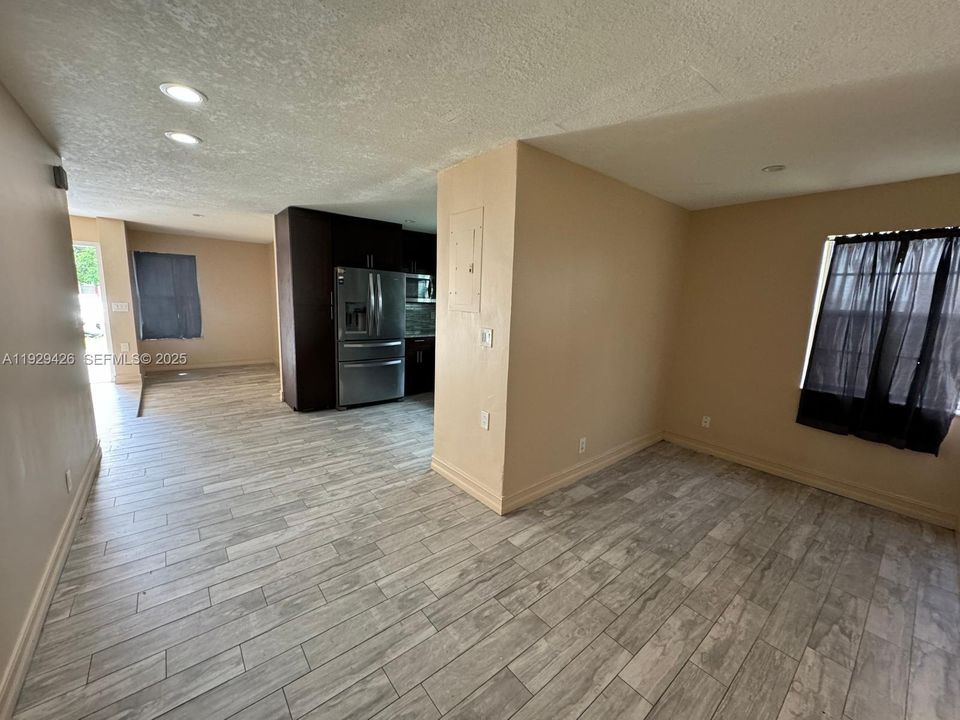 For Sale: $385,000 (5 beds, 2 baths, 1620 Square Feet)