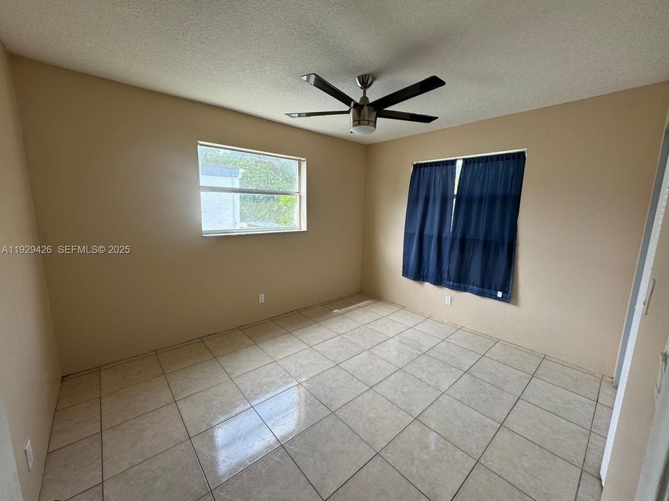 For Sale: $385,000 (5 beds, 2 baths, 1620 Square Feet)