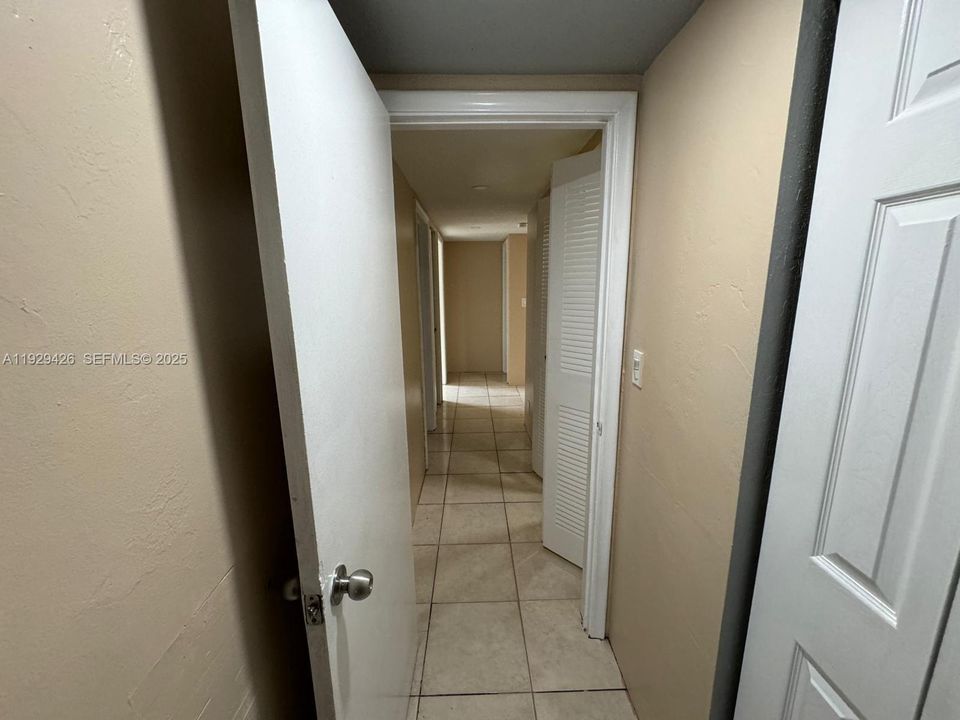 For Sale: $385,000 (5 beds, 2 baths, 1620 Square Feet)