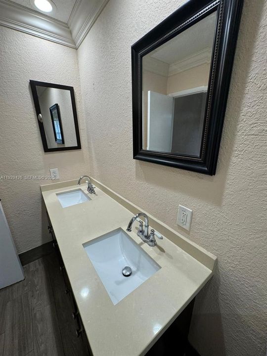 For Sale: $385,000 (5 beds, 2 baths, 1620 Square Feet)