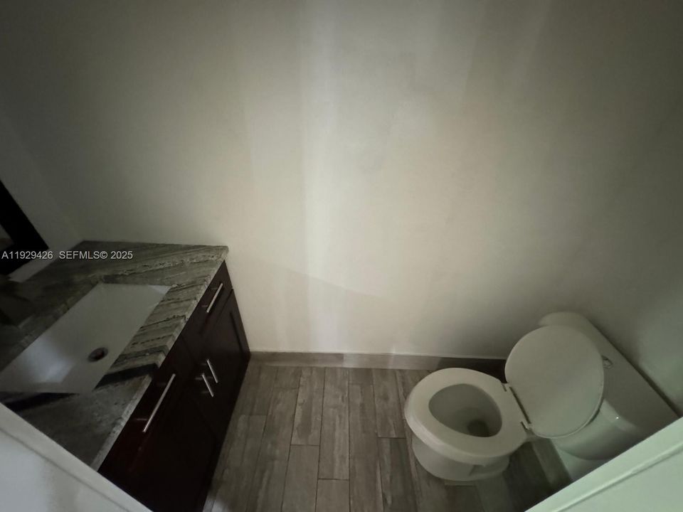 For Sale: $385,000 (5 beds, 2 baths, 1620 Square Feet)