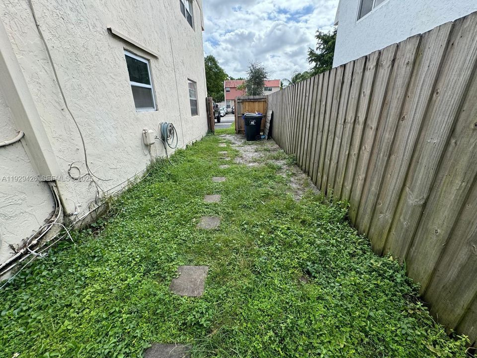 For Sale: $385,000 (5 beds, 2 baths, 1620 Square Feet)