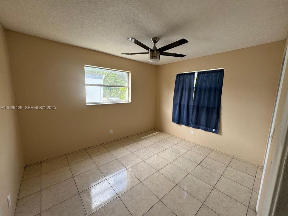 For Sale: $385,000 (5 beds, 2 baths, 1620 Square Feet)